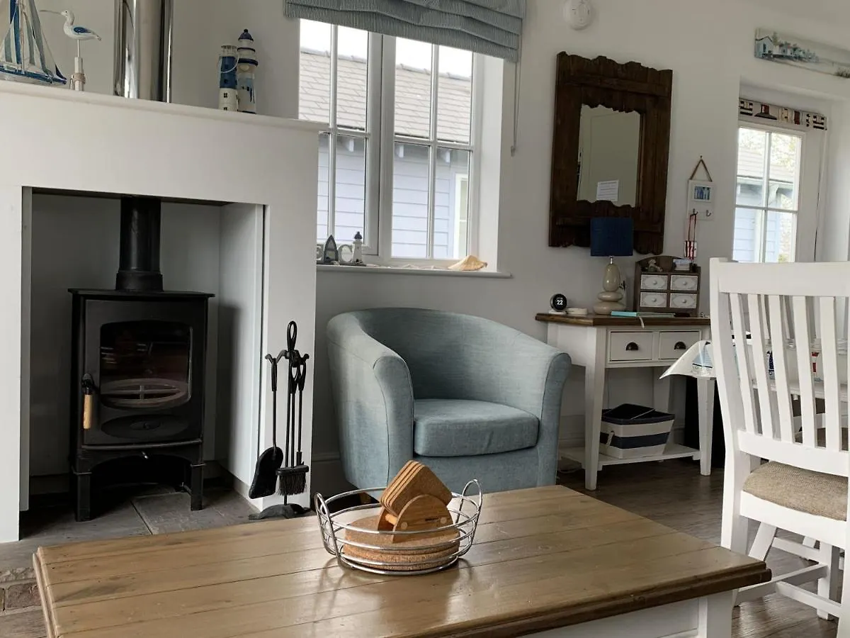 Sea Urchins Beach House At The Bay Filey, Sleeps 4-5, 2 Dogs Welcome For Free Too Filey